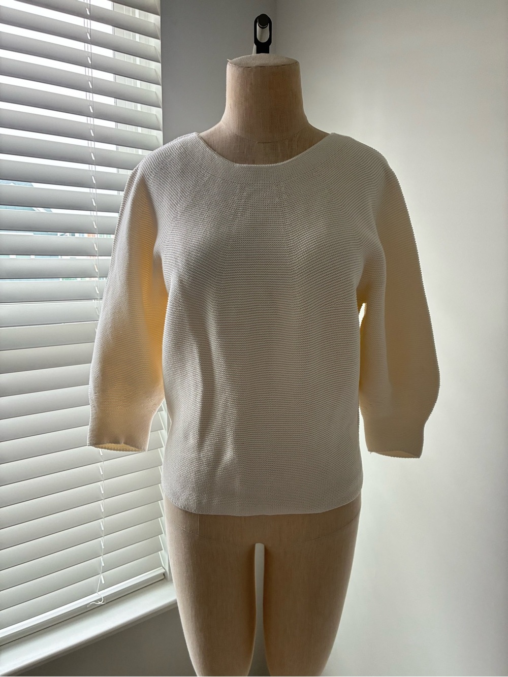 Uniqlo Women's Cream 3D Knit Volume 3/4 Sleeve Sweater